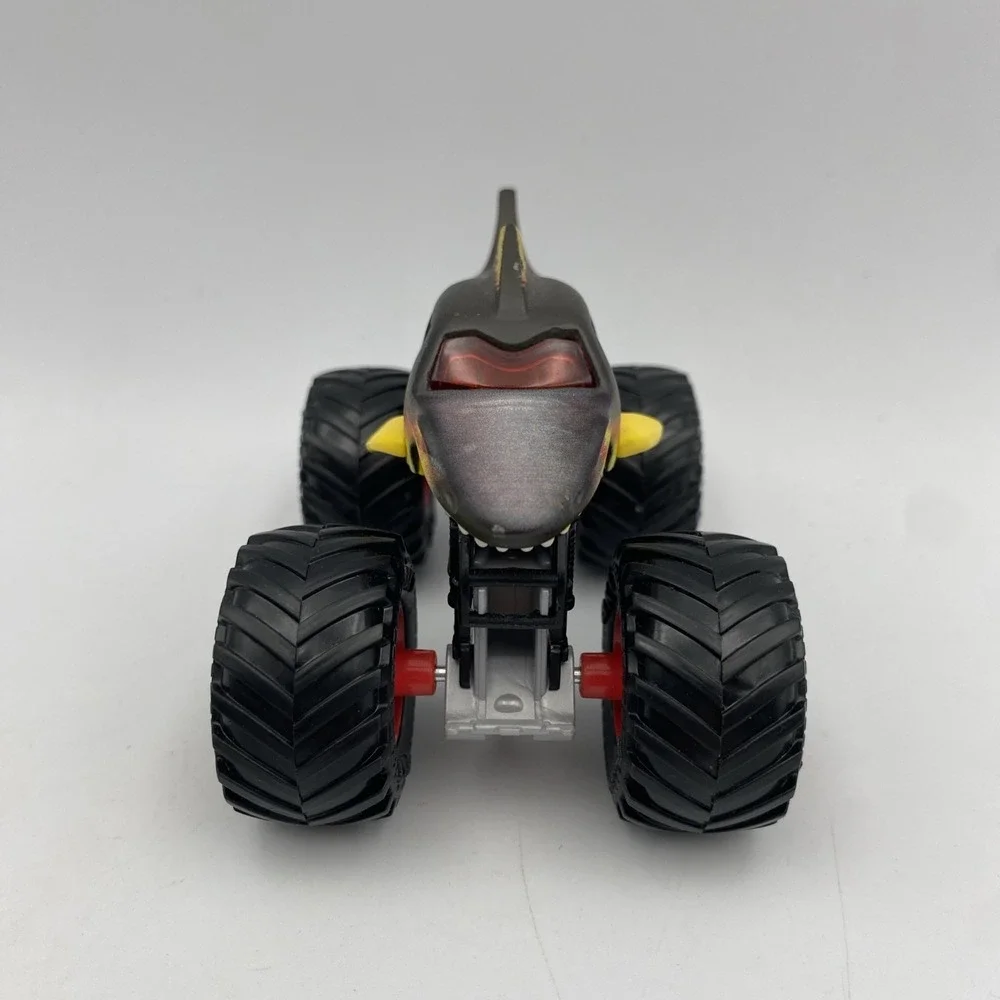 2020 Spin Master Monster Jam Fire & Ice Megalodon Truck BKT Tires Monster Truck‎
